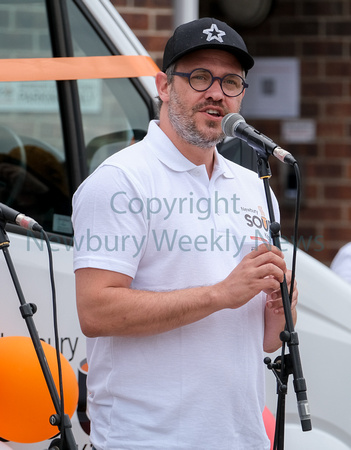 31-1221R Will Young at Newbury Soup Kitchen