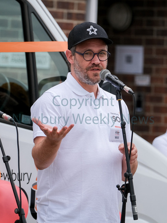 31-1221T Will Young at Newbury Soup Kitchen