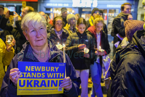 09-0422AS candle lit vigil for ukraine in Newbury