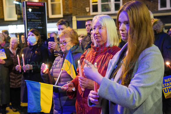 09-0422Q candle lit vigil for ukraine in Newbury