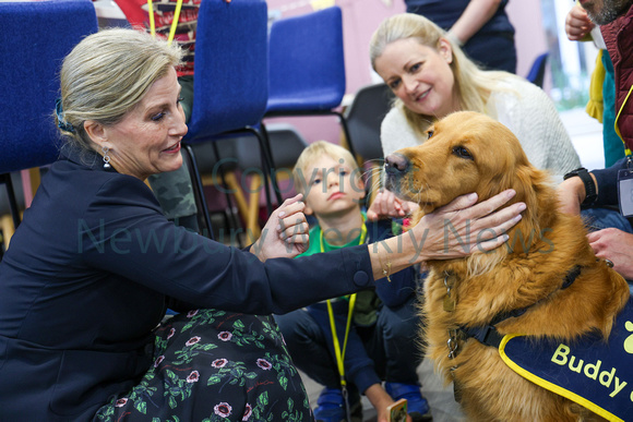 NWN 43-0124N Guide Dogs - Royal visit