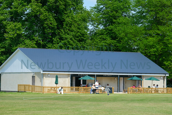 19-2122E Newbury vs Royal Ascot - cricket