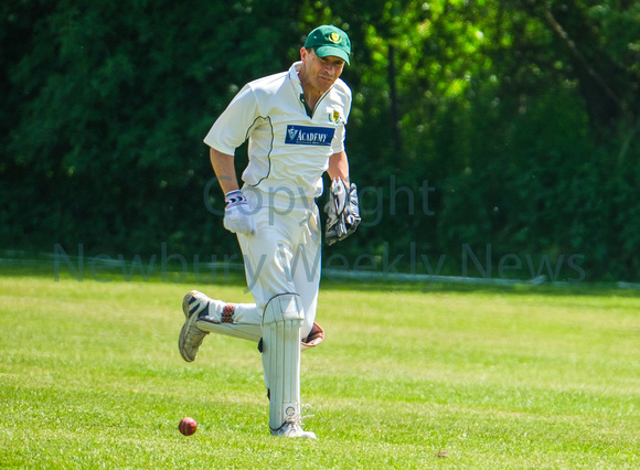19-2122H Newbury vs Royal Ascot - cricket