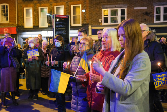 09-0422S candle lit vigil for ukraine in Newbury